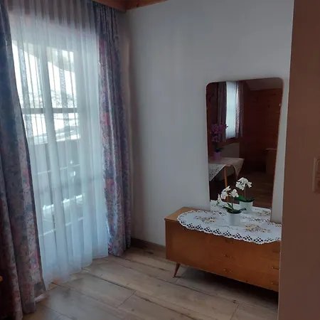 Kirchner Apartment *